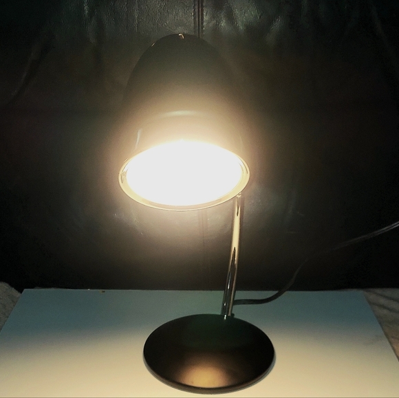 VINTAGE RETRO STYLE ADJUSTABLE GOOSE NECK  DESK OR READING LAMP - Picture 4 of 10